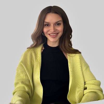 Анастасия Адамович — автор обзора